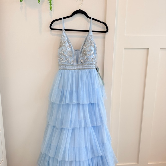 Jump Apparel NWT Beaded V-Neck Bodice Ruffle Tulle Gown Light Blue Size 1/2 New - Picture 2 of 15